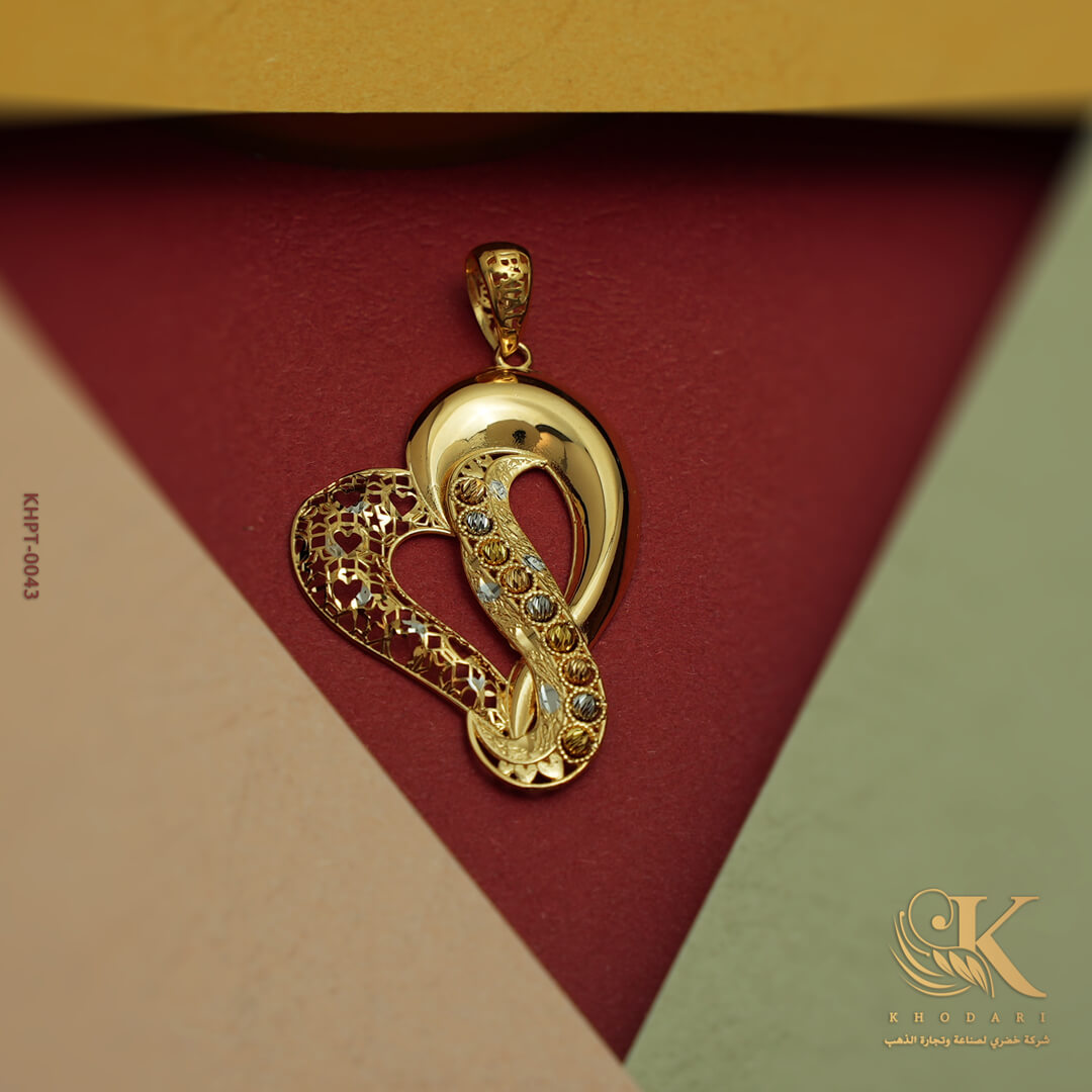 قلادة ذهبية - لواحة