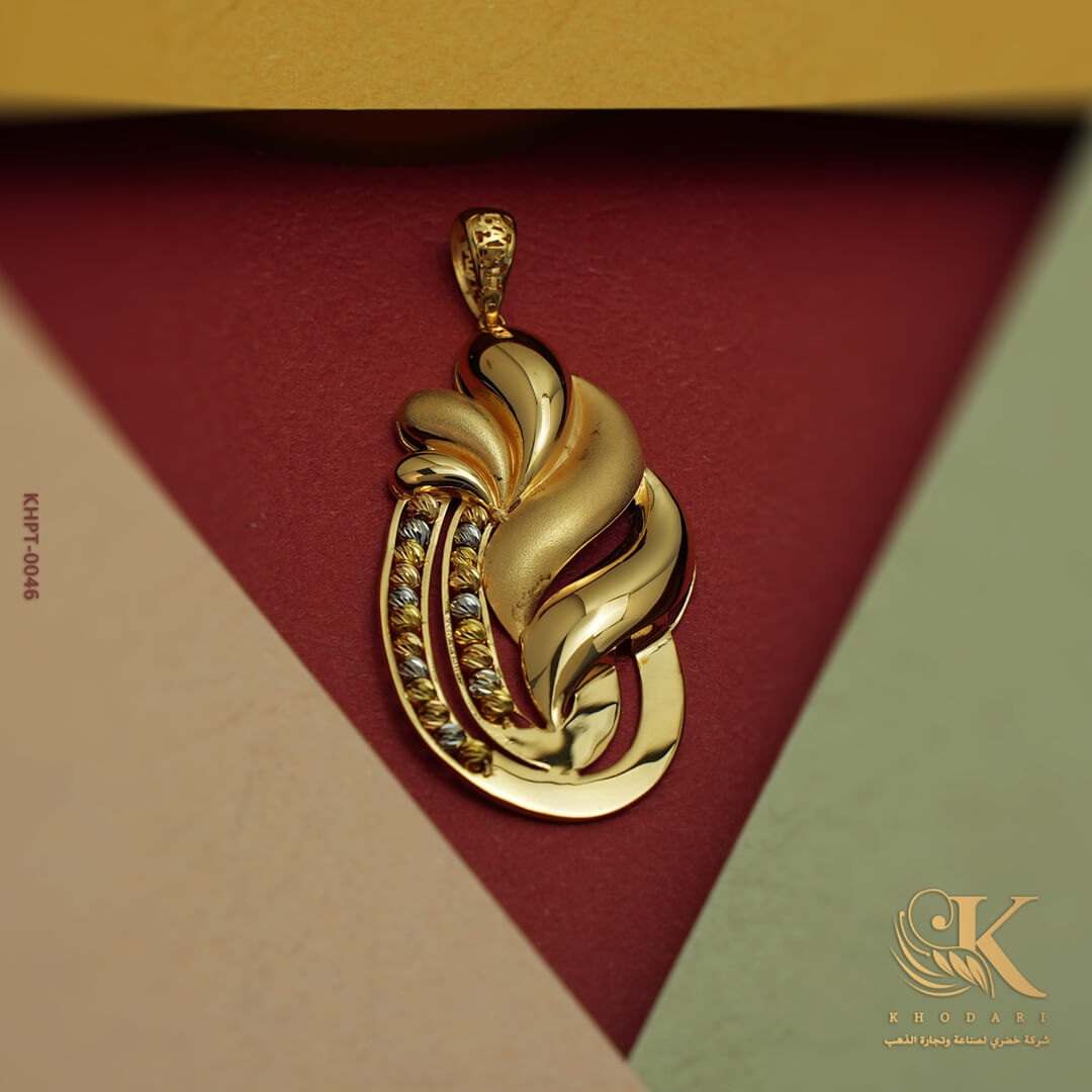 قلادة ذهبية - لواحة